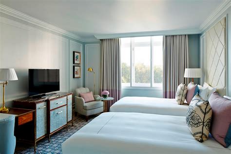Rooms and Suites .